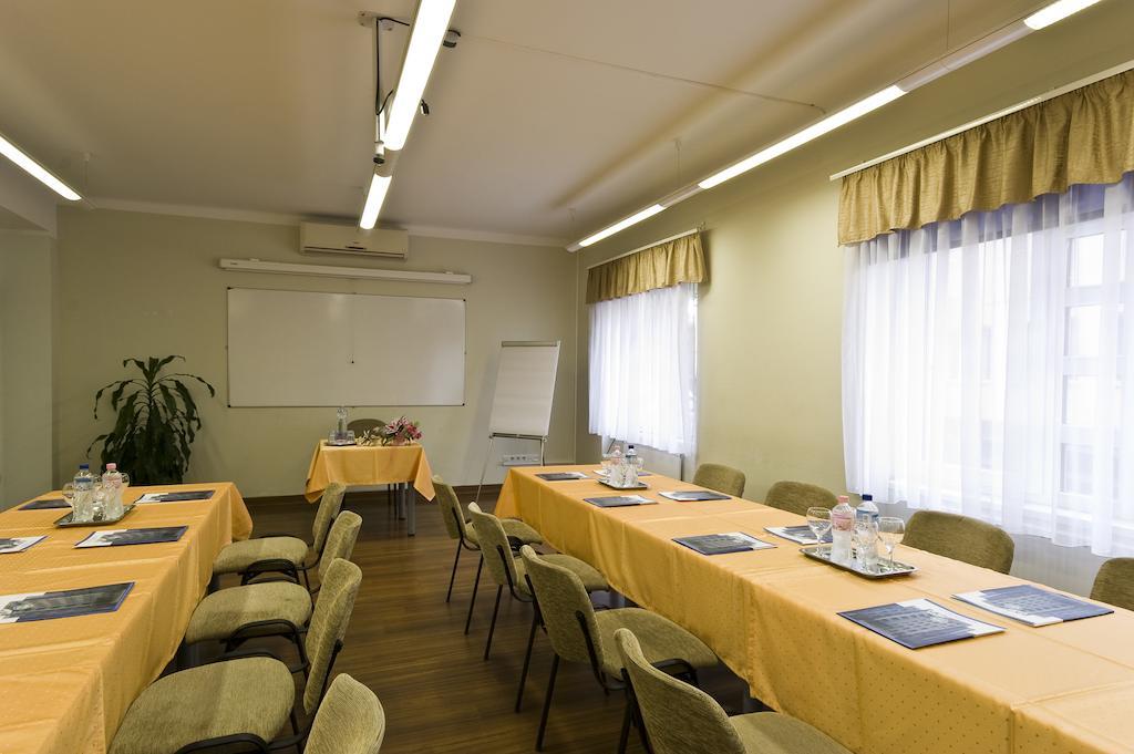Hotel Kerpely Dunaújváros 외부 사진