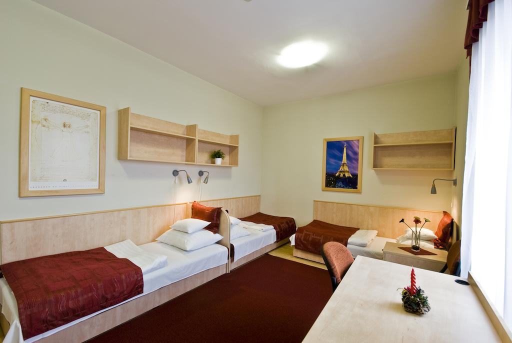 Hotel Kerpely Dunaújváros 객실 사진
