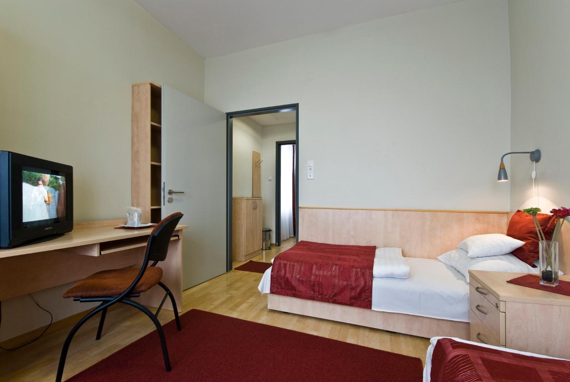 Hotel Kerpely Dunaújváros 외부 사진