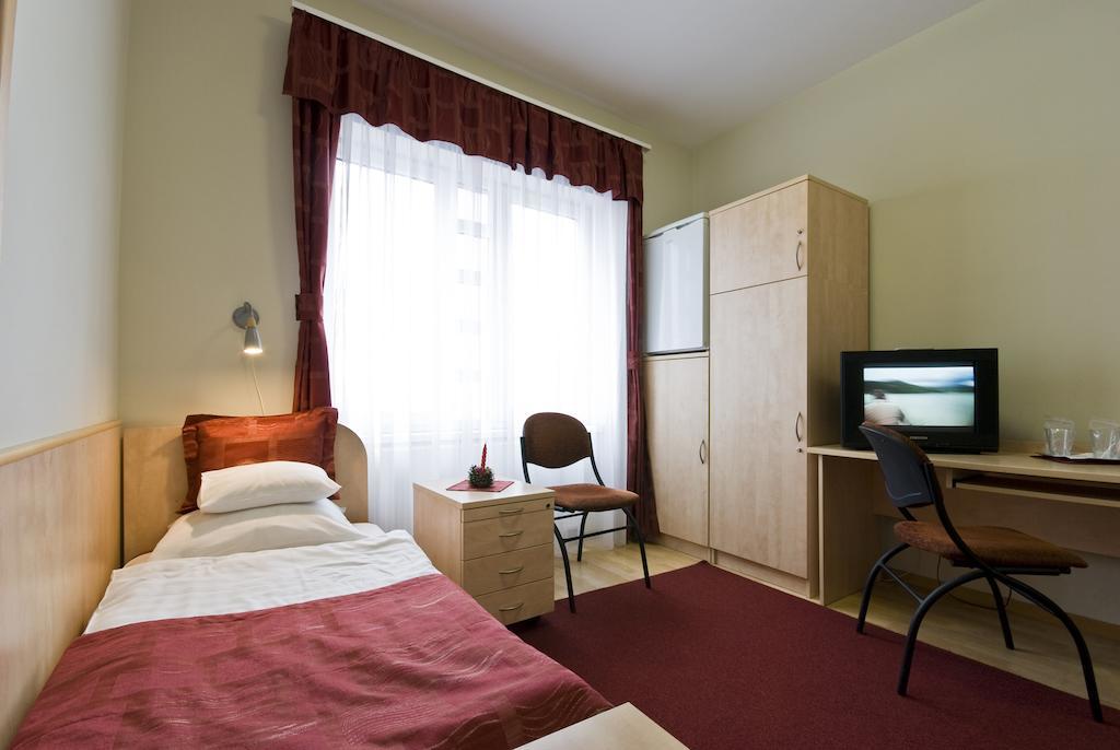 Hotel Kerpely Dunaújváros 객실 사진
