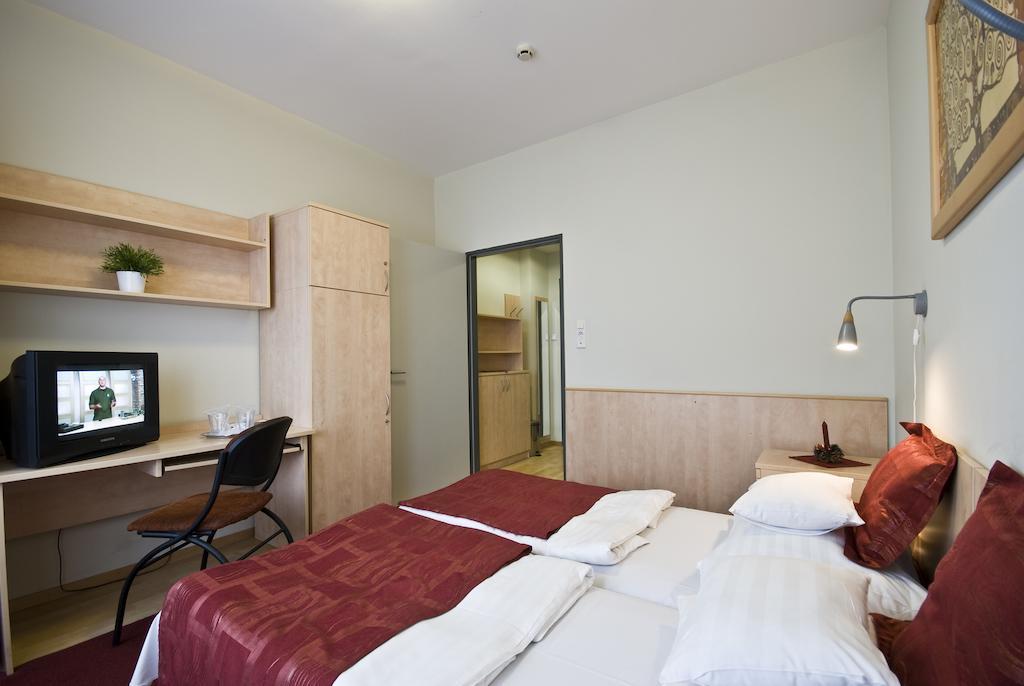 Hotel Kerpely Dunaújváros 객실 사진